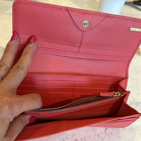 Authentic Fendi salmon colored leather wallet on unbranded gold tone chain - Picture 6 of 10